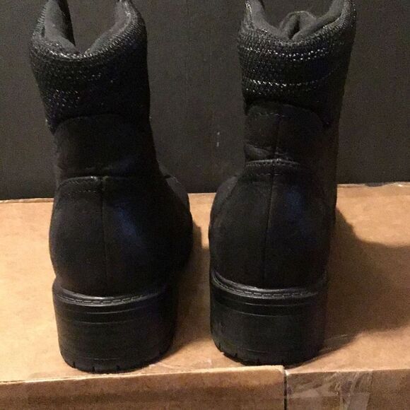 Like new boots, combat style by universal thread, size 6 - Picture 2 of 9